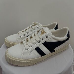 (Never Worn) GOLA MARK COX SNEAKER - OFF WHITE/NAVY SIZE 6 (US)